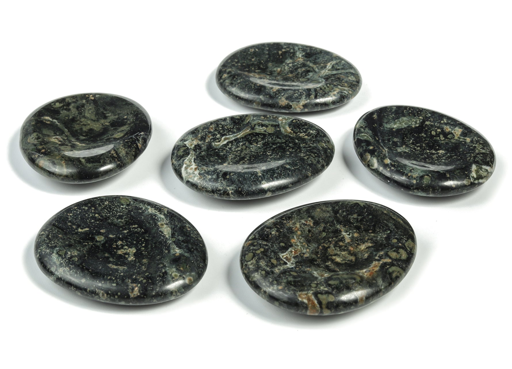 Kambaba Jasper worry stone from GemstoneGO, smooth 3.8x4.6cm soothing crystal for stress relief and meditation.