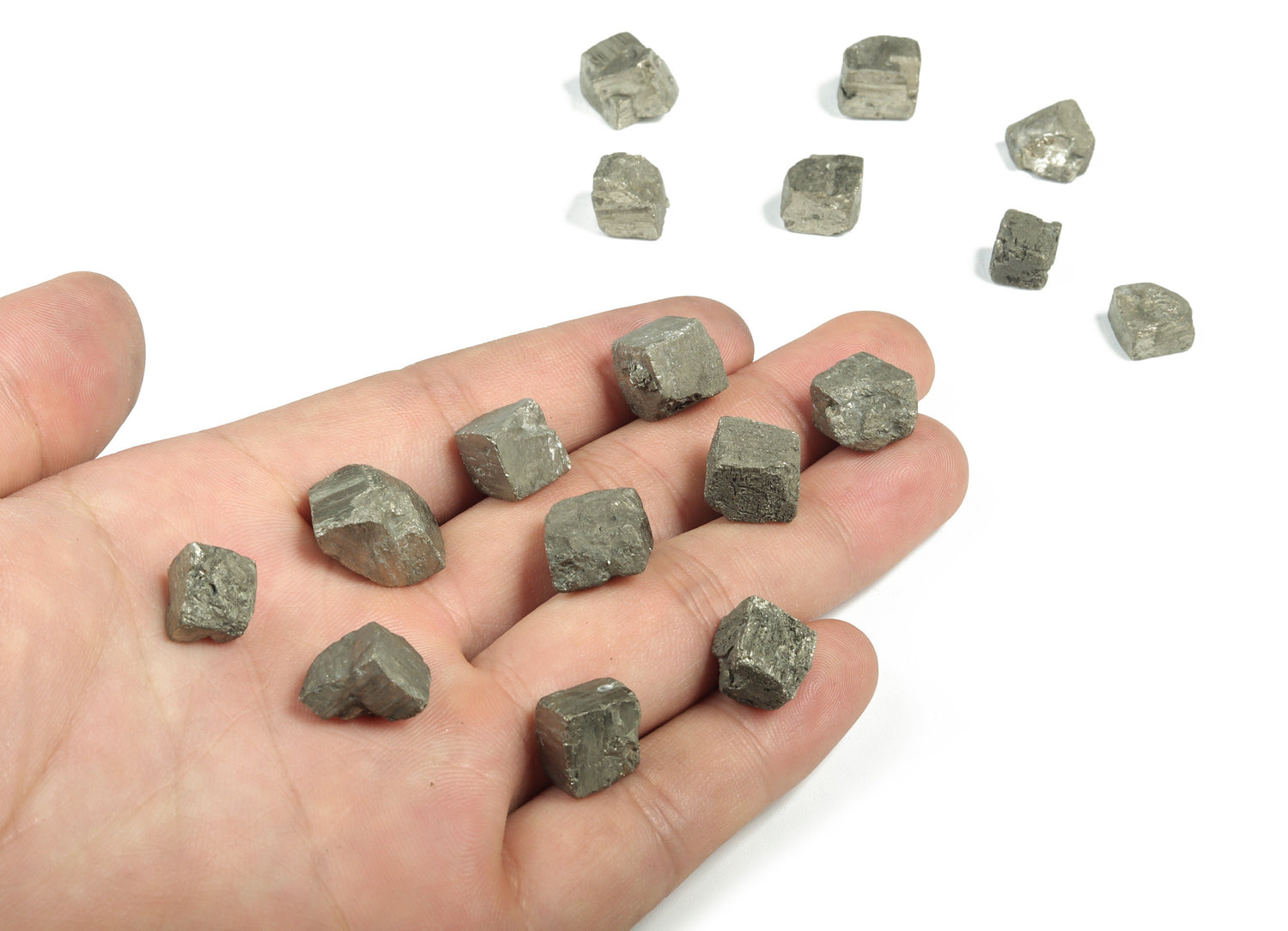 Cube de pyrite - Pyrite naturelle - Pierre de lithothérapie - Pierre de protection puissante - 1 à 1,5 cm - RA1023