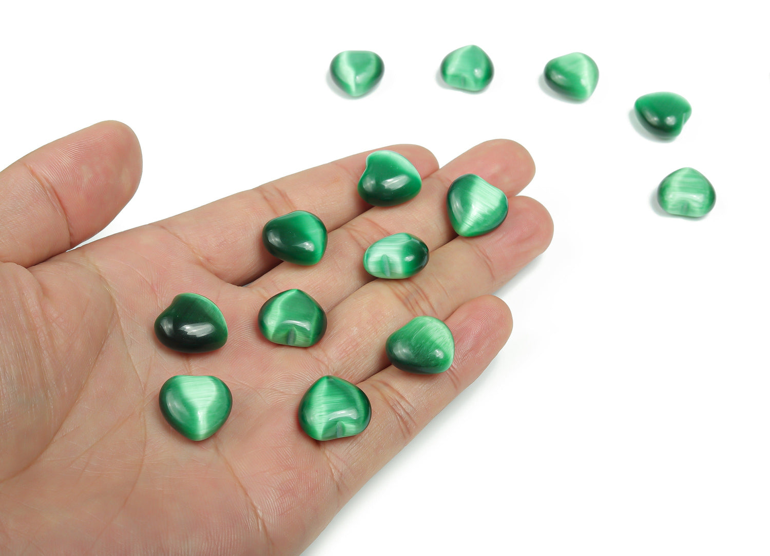 Piedra preciosa de corazón ojo de gato verde - Con forma de corazón abombado - 15x15x9mm - HE1028