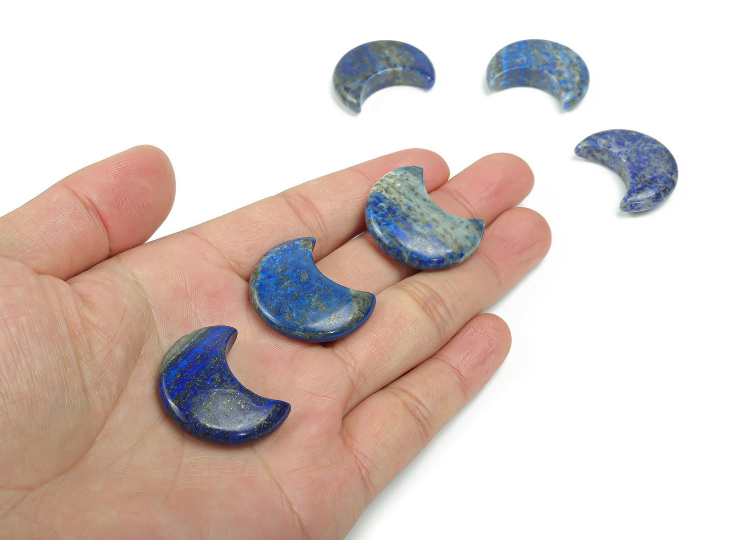 Lune en lapis-lazuli - Lune en cristal - Lune sculptée - Cristal de guérison - Croissant de lune en pierre précieuse - 3 x 1,6 cm - MO1056