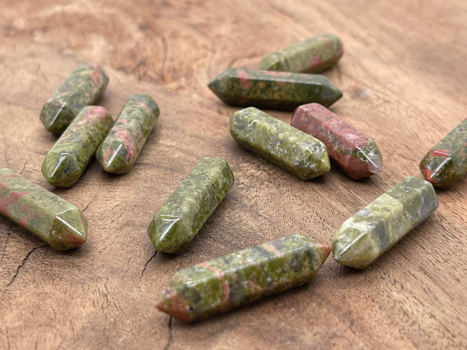 Punta tallada de unakita - 33 mm -PO1011