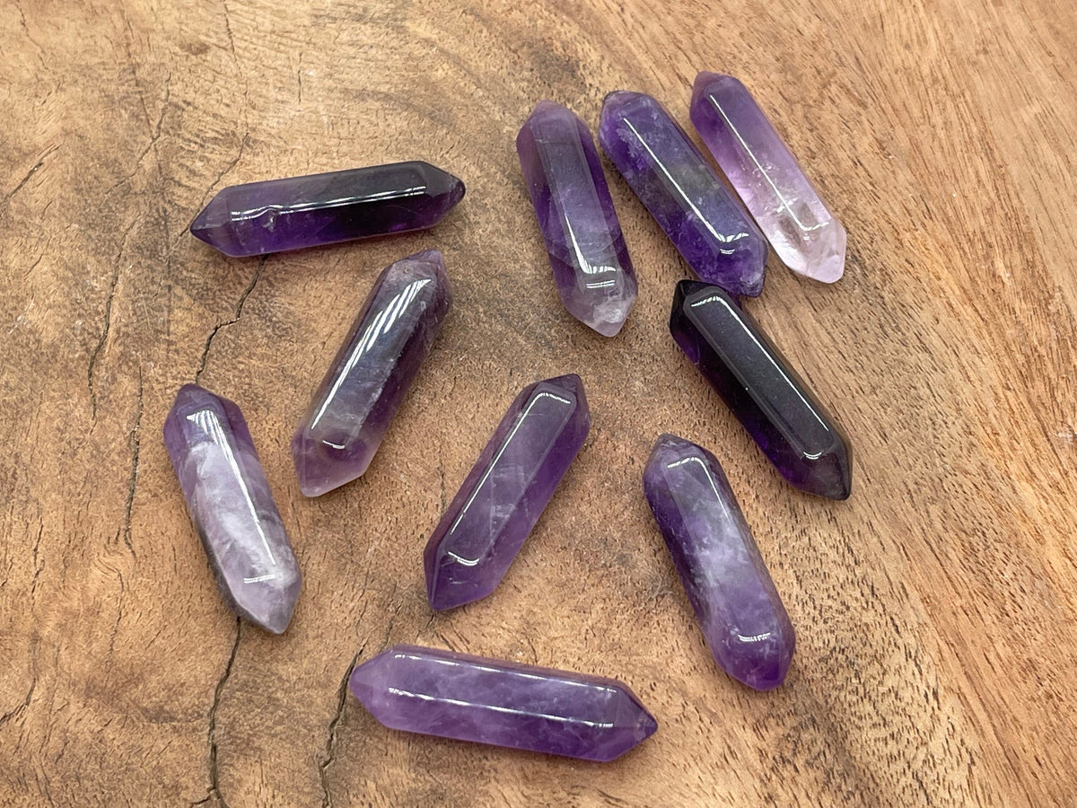 Amethyst terminated carved crystal point, 33mm, gemstone with purple hues, from GemstoneGO.