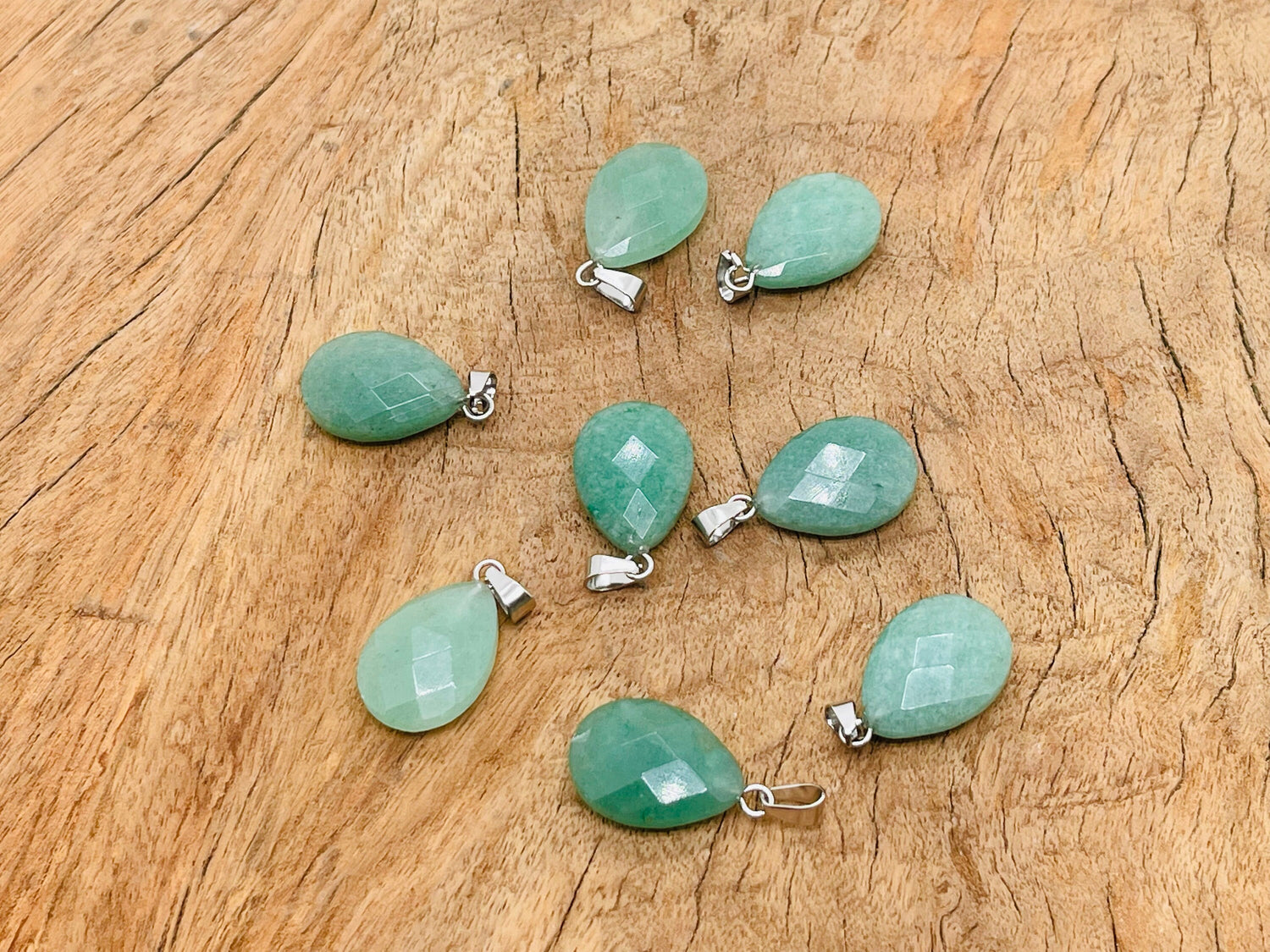 20mm Avunturine crystal pendant by GemstoneGO, perfect for jewelry making, showcasing a vibrant, polished gemstone in a natural setting.
