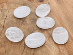 Clear Quartz worry stone from GemstoneGO, 4.5x3.5cm soothing crystal for stress relief and meditation.