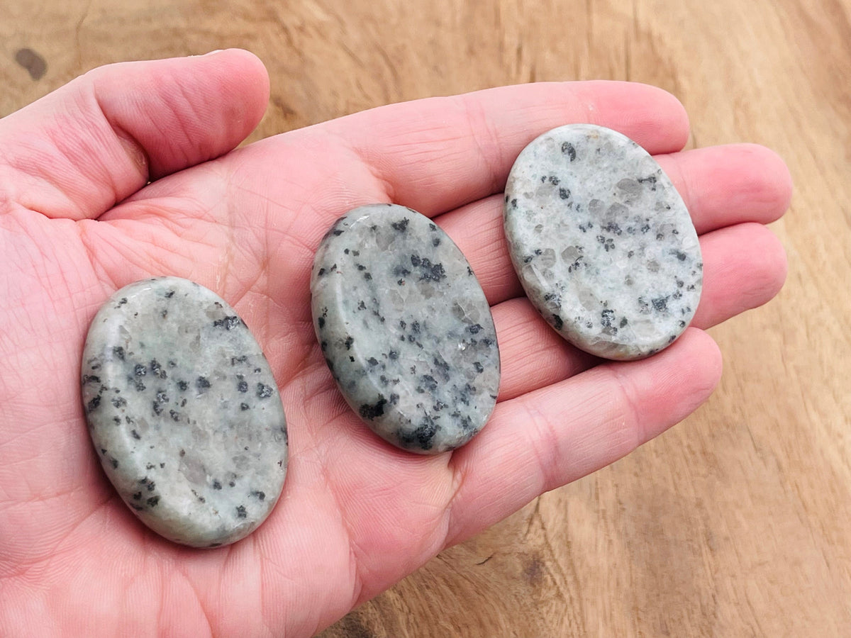 Kiwi Jasper worry stone from GemstoneGO, 4.5x3.5cm, smooth soothing crystal for stress relief and relaxation.