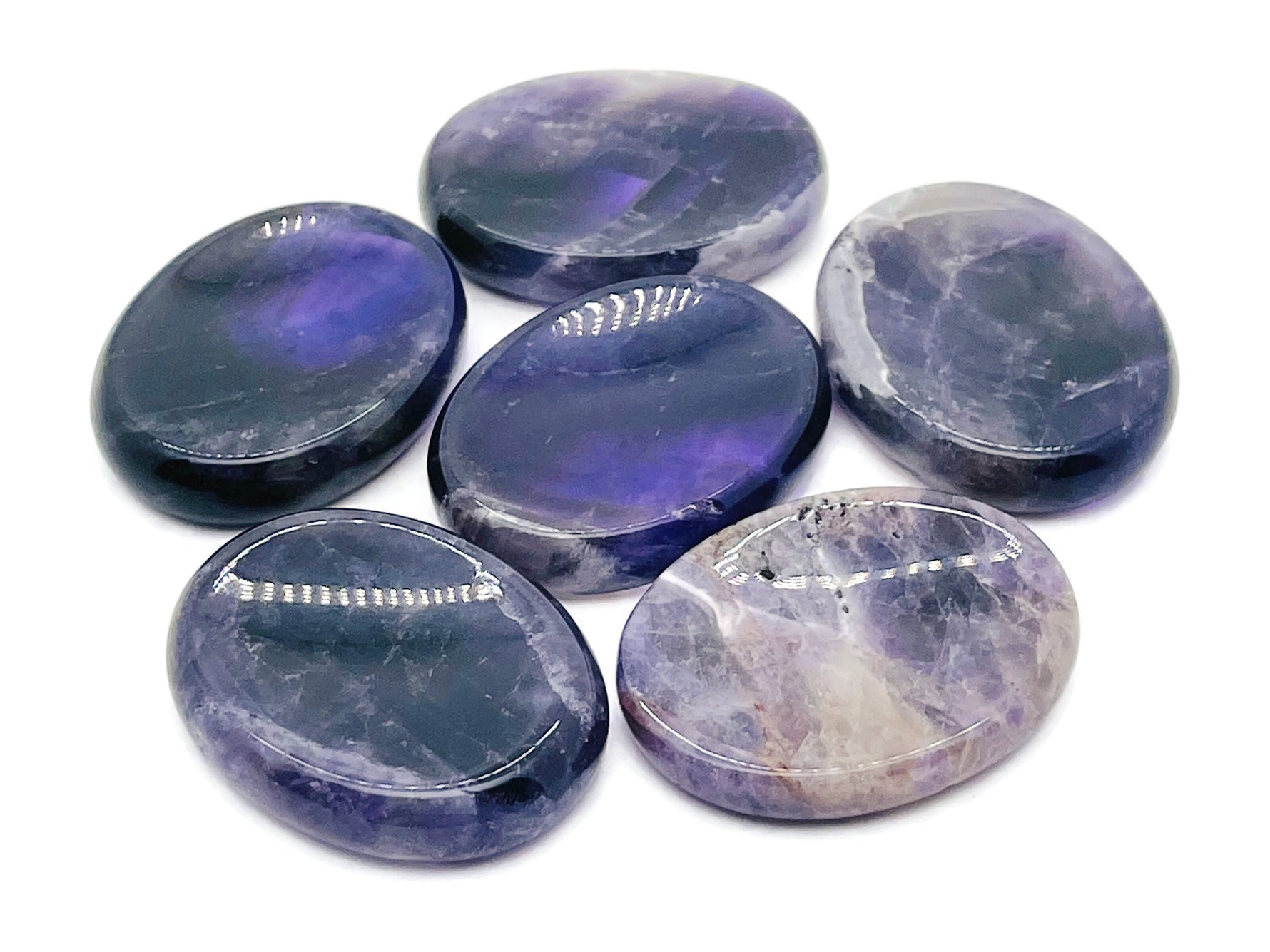 Amethyst worry stone from GemstoneGO, 4.5x3.5cm, featuring polished purple crystal for soothing stress relief and meditation.