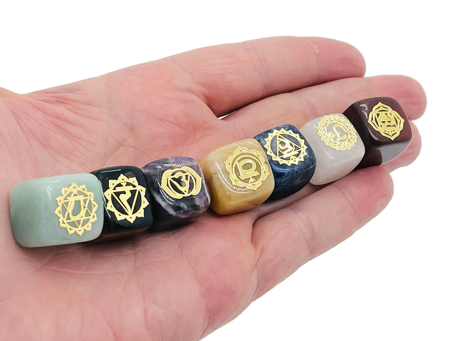 Ensemble de 7 pierres naturelles pour les chakras - Ornement de méditation des chakras ?€? Énergie positive ?€? Pierres Reiki - Pierres de cristal de guérison ?€? Pierres carrées - CH1004