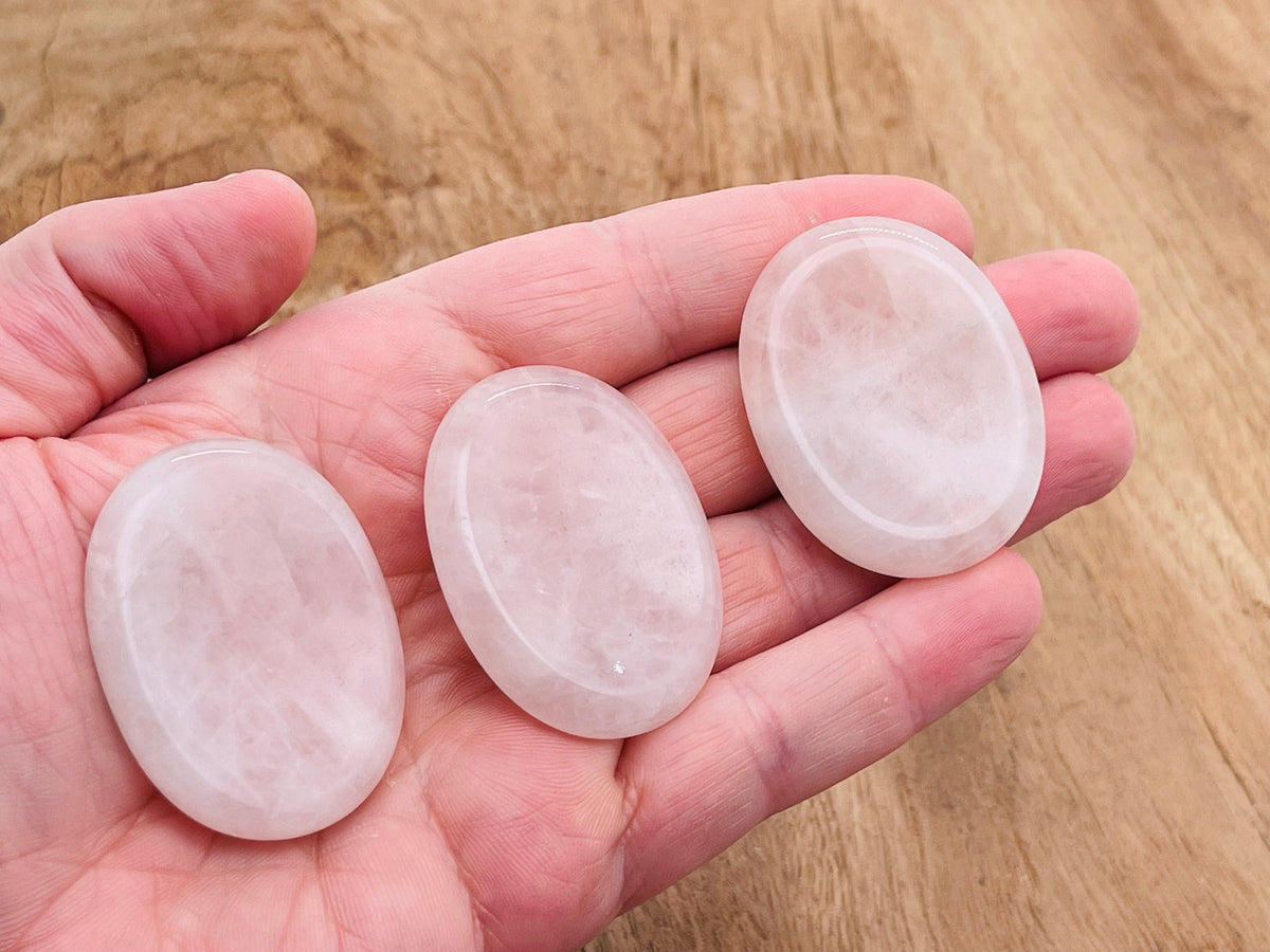 Rose quartz worry stone from GemstoneGO, 4.5x3.5cm soothing crystal for stress relief and relaxation.