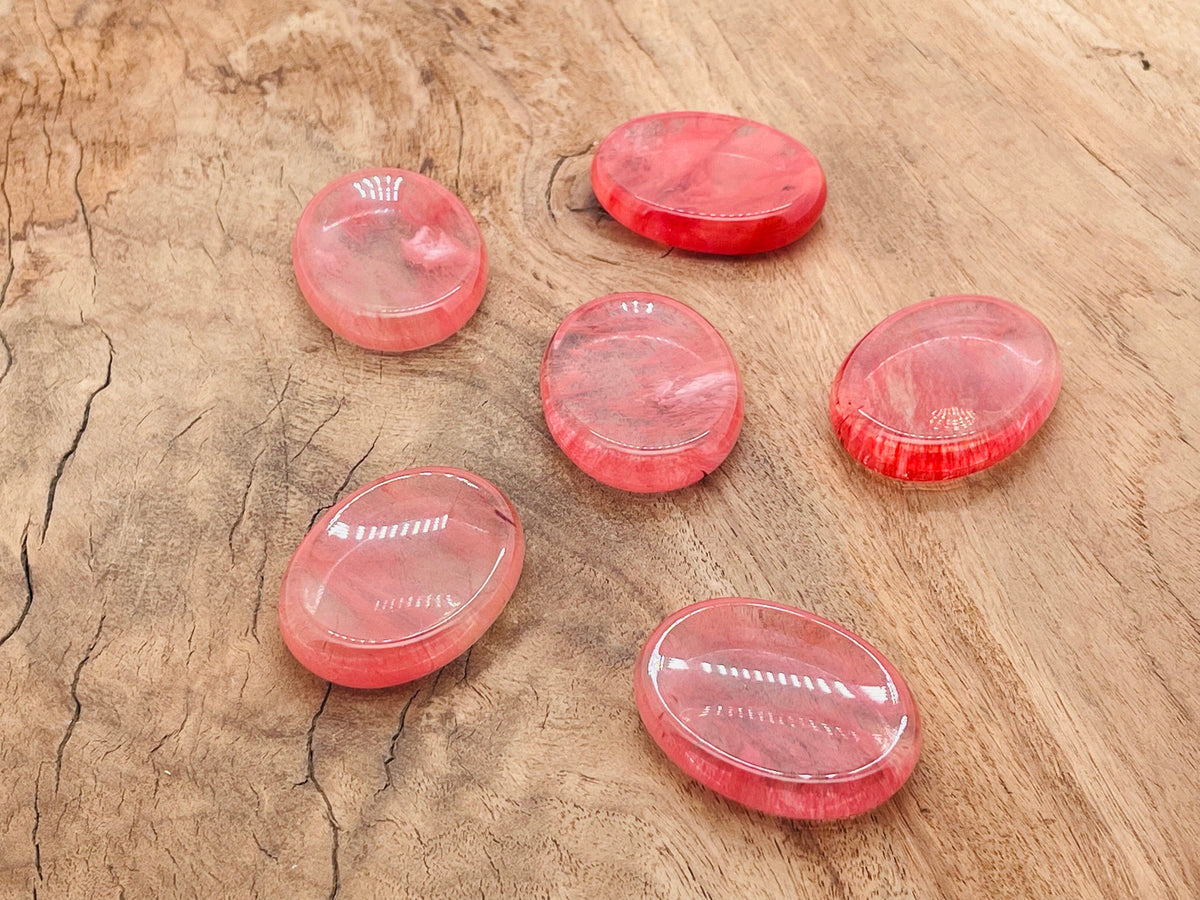 Cherry quartz worry stone from GemstoneGO, 4.5x3.5cm soothing crystal for stress relief and mindfulness.