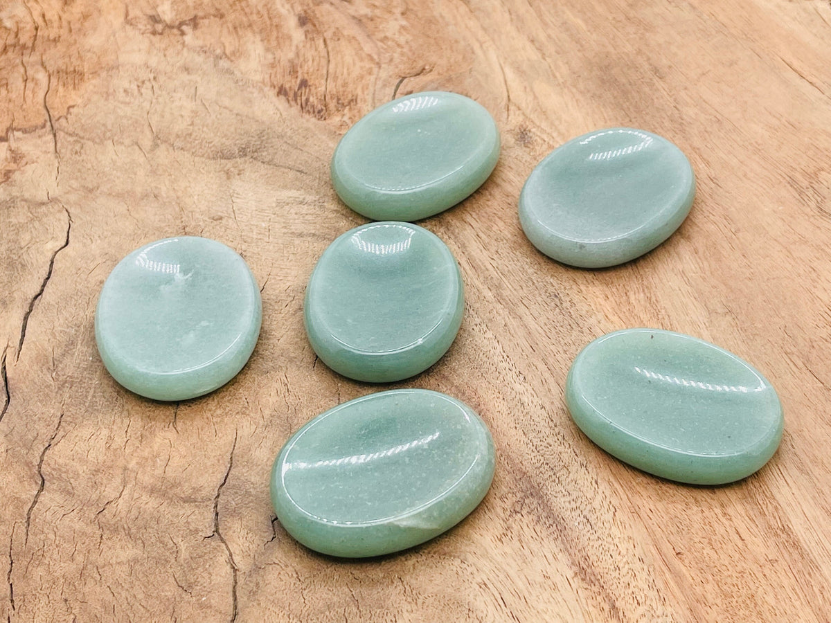 Aventurine worry stone from GemstoneGO, smooth 4.5x3.5cm calming crystal for stress relief and meditation.