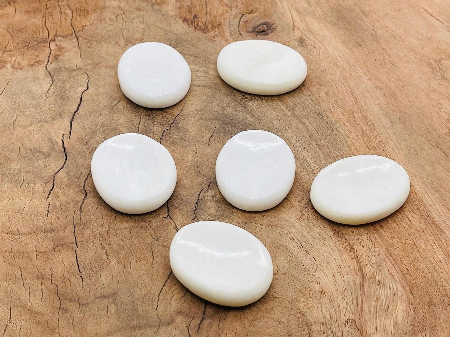 White Jade worry stone from GemstoneGO, smooth soothing crystal with 4.5x3.5cm size, showcasing polished white jade surface.