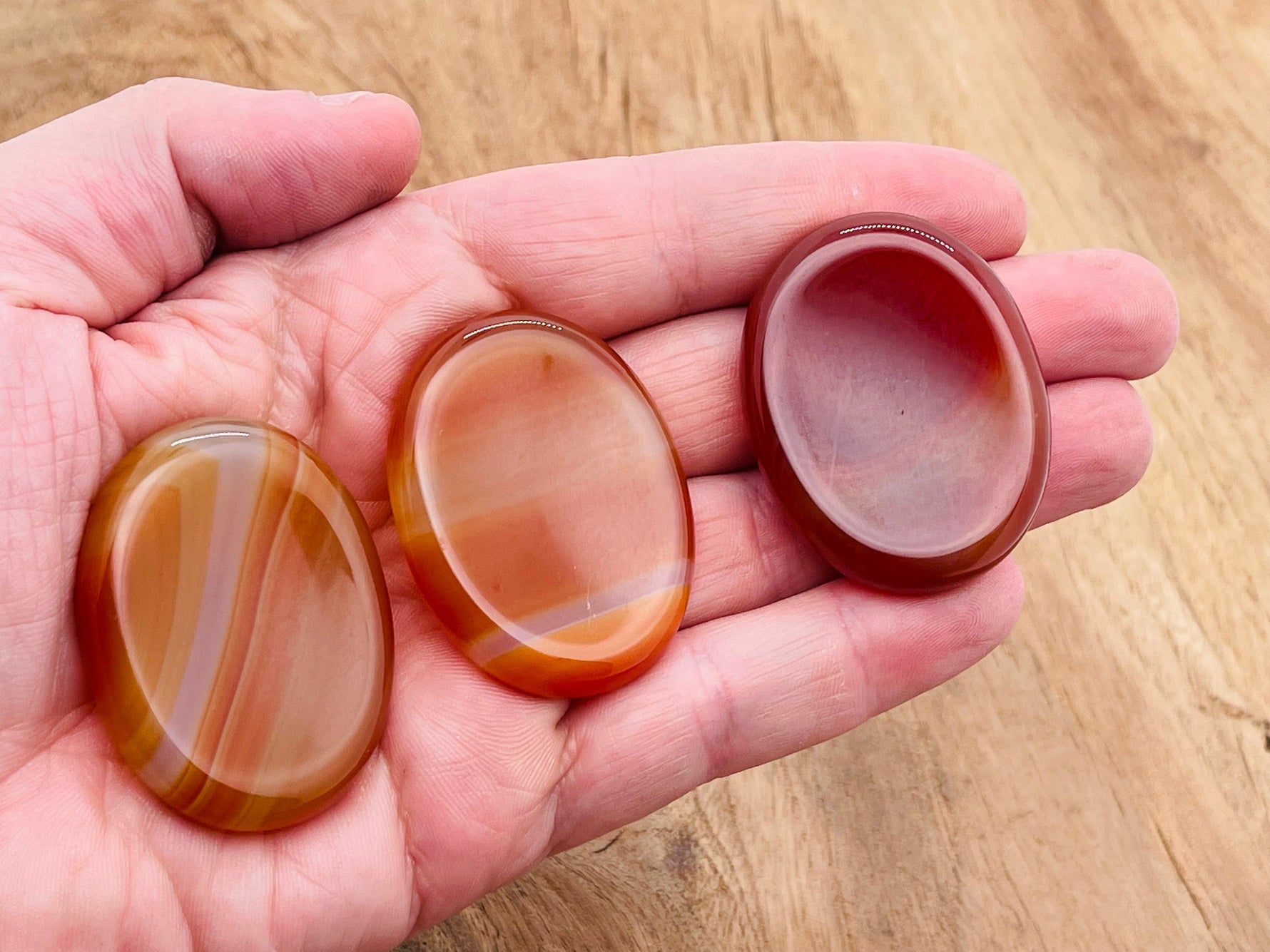 Carnelian worry stone from GemstoneGO, soothing crystal measuring 4.5x3.5cm, smooth polished gemstone for stress relief.