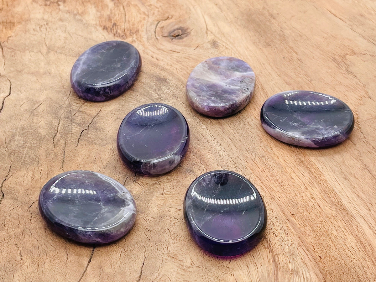 Amethyst worry stone from GemstoneGO, 4.5x3.5cm soothing crystal for stress relief and relaxation.