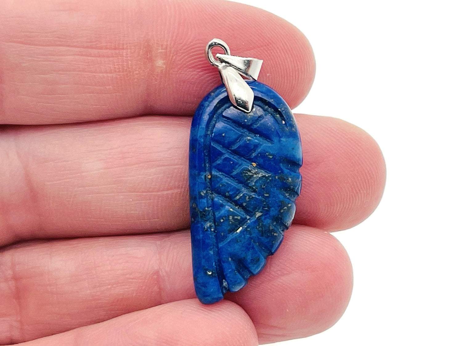 Pendentif aile d'ange en cristal de lapis-lazuli - Aile d'ange sculptée - Bijou en cristal - Breloque aile d'ange - NC1278