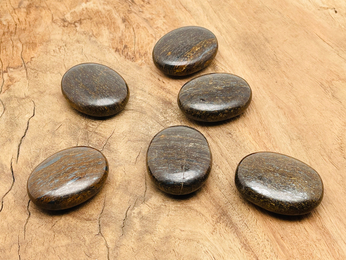 Bronzite palm gemstone spa stone measuring 45x35mm with a smooth, rounded surface, ideal for relaxation and meditation.
