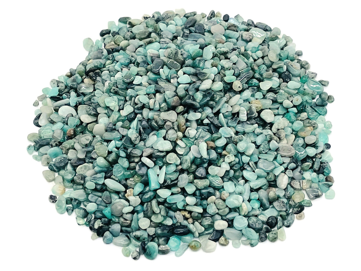 Semi-tumbled emerald crystal chips in 2-6mm size, natural green gemstone bulk stones from GemstoneGO