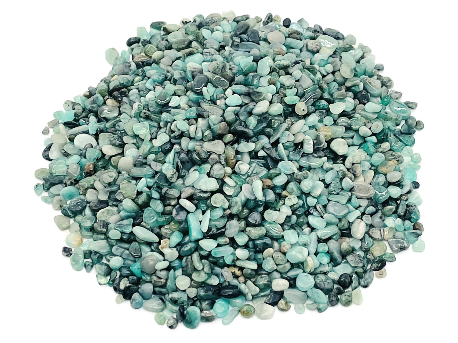 Semi-tumbled emerald crystal chips in 2-6mm size, natural green gemstone bulk stones from GemstoneGO