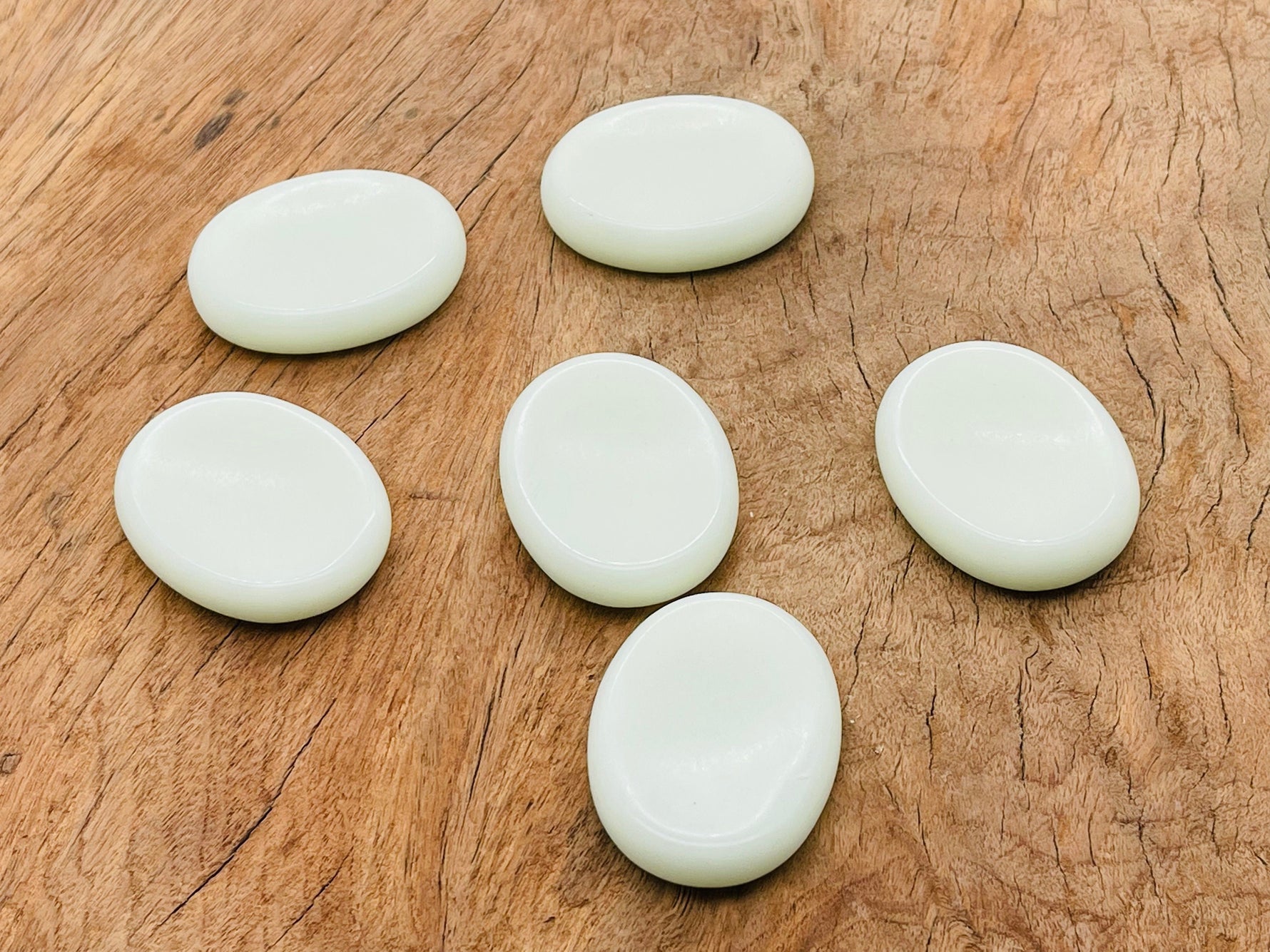Luminous worry stone by GemstoneGO, soothing crystal in a 4.5x3.5cm size with a gentle glow and smooth polished surface.