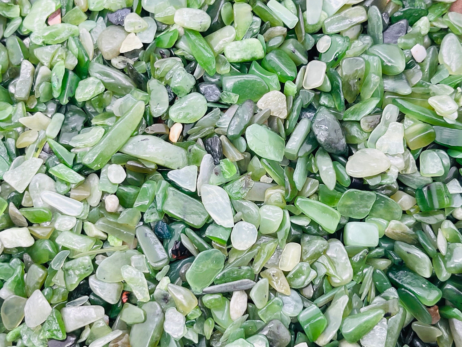 Piedras de jade nefrita pulidas - Pulido intermedio - A granel - 2-6 mm - CP1218