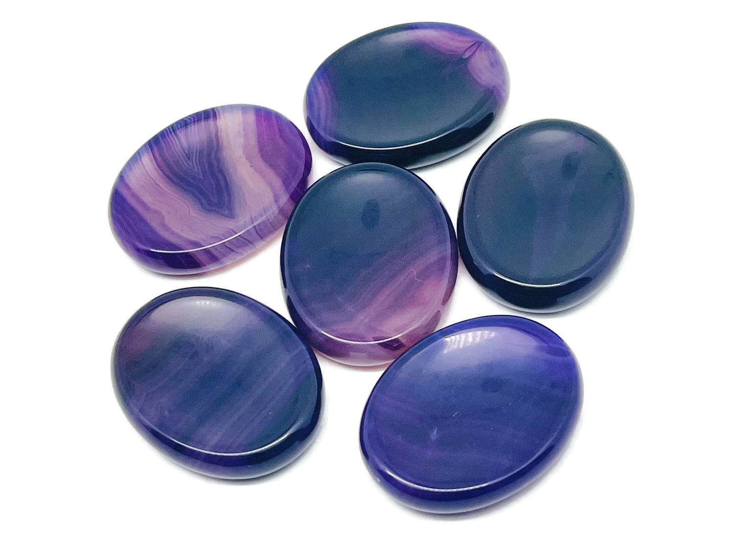 Purple agate worry stone from GemstoneGO, 4.5x3.5cm, featuring polished smooth surface and natural purple crystal patterns.