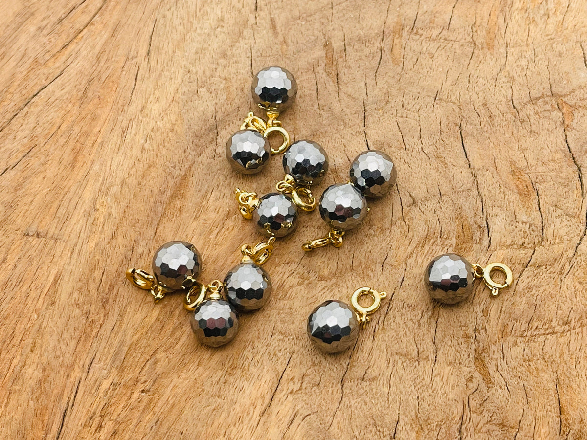 Terahertz gemstone pendant from GemstoneGO featuring a polished, vibrant gemstone set in a delicate jewelry making design.