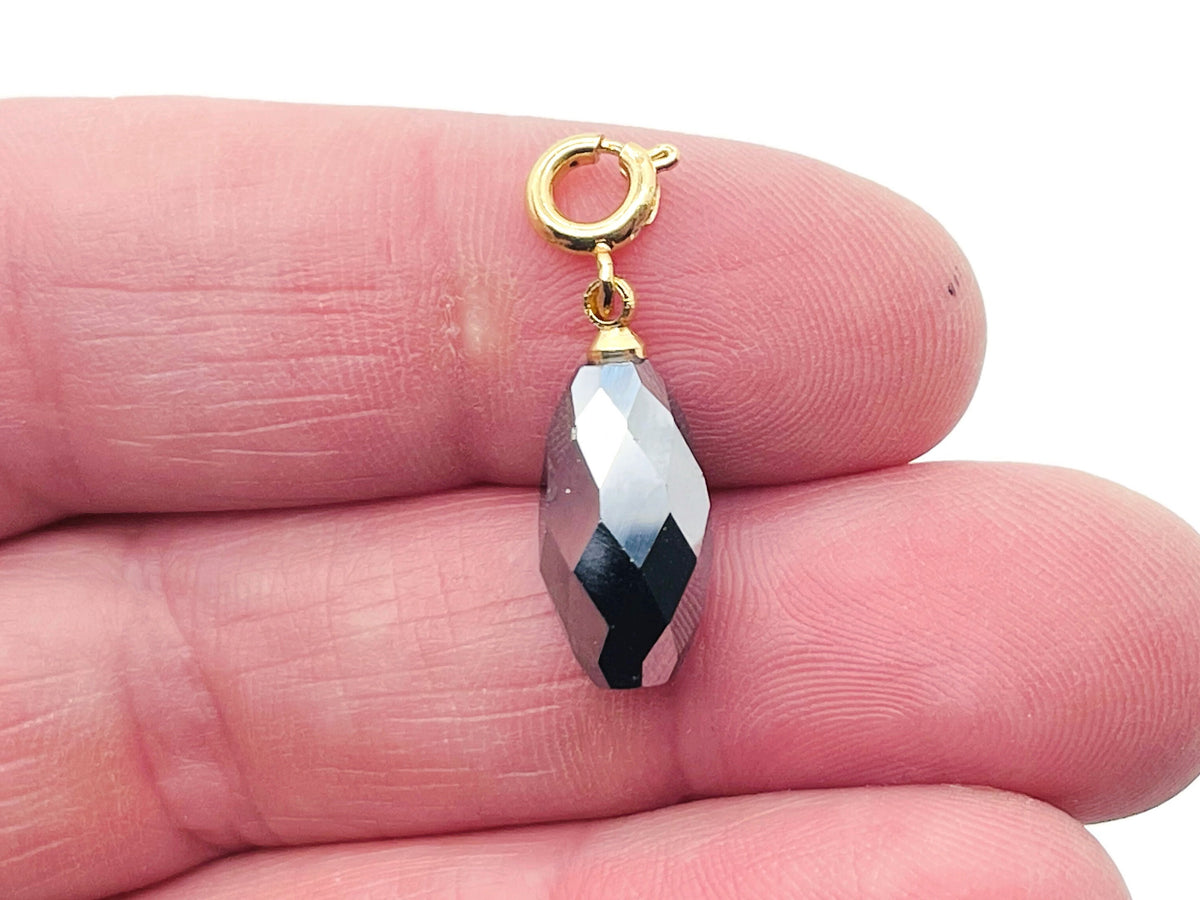 Close-up of a terahertz crystal pendant from GemstoneGO, showcasing its clear, polished gemstone for jewelry making.