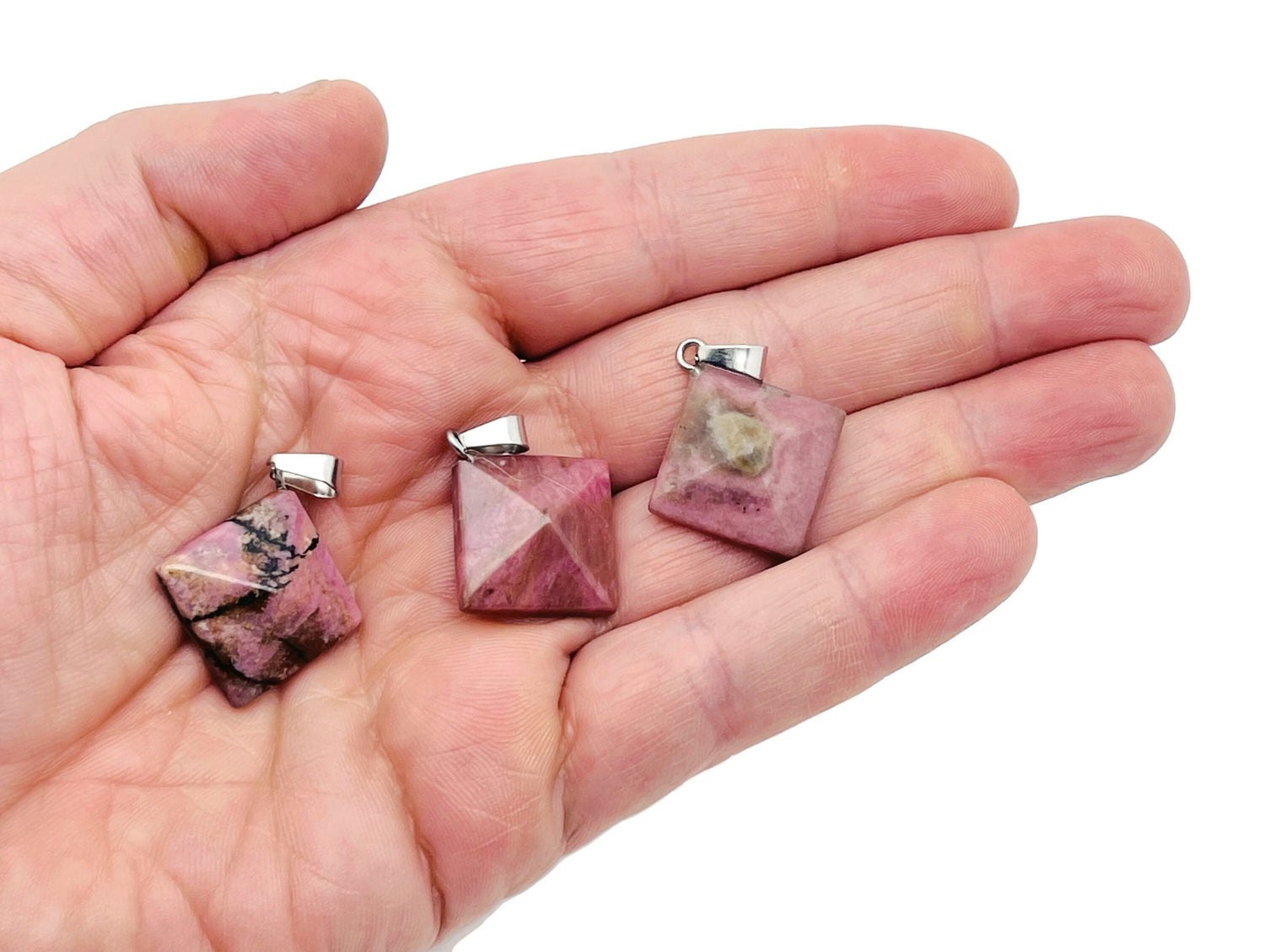 Colgante de Piedra Preciosa de Rodonita en Forma de Pirámide - Joyería de Gema Natural - NC1371