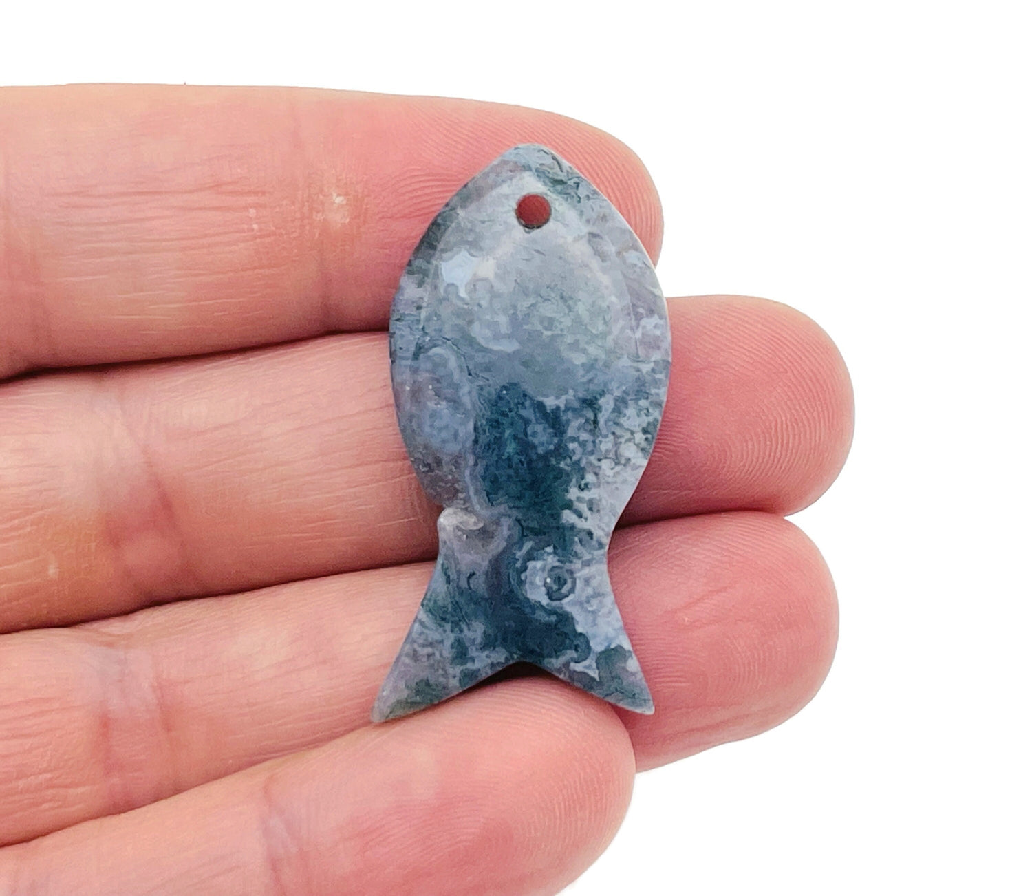 Colgante de Piedra Preciosa de Pez de Ágata Musgosa - Cristal de Agujero del Zodíaco de Piscis - NC1386
