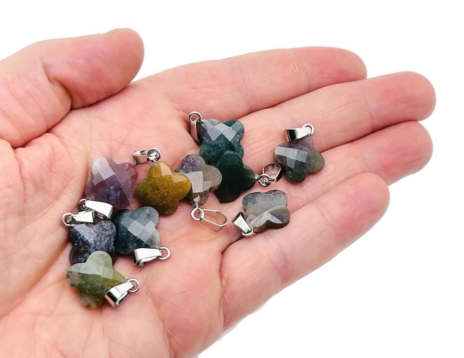 Moss agate four-leaf clover crystal pendant from GemstoneGO, showcasing a detailed green gemstone pendant for jewelry making.
