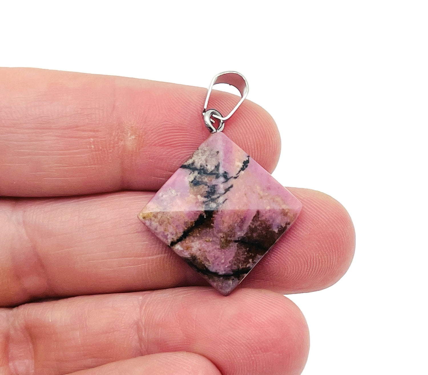 Colgante de Piedra Preciosa de Rodonita en Forma de Pirámide - Joyería de Gema Natural - NC1371