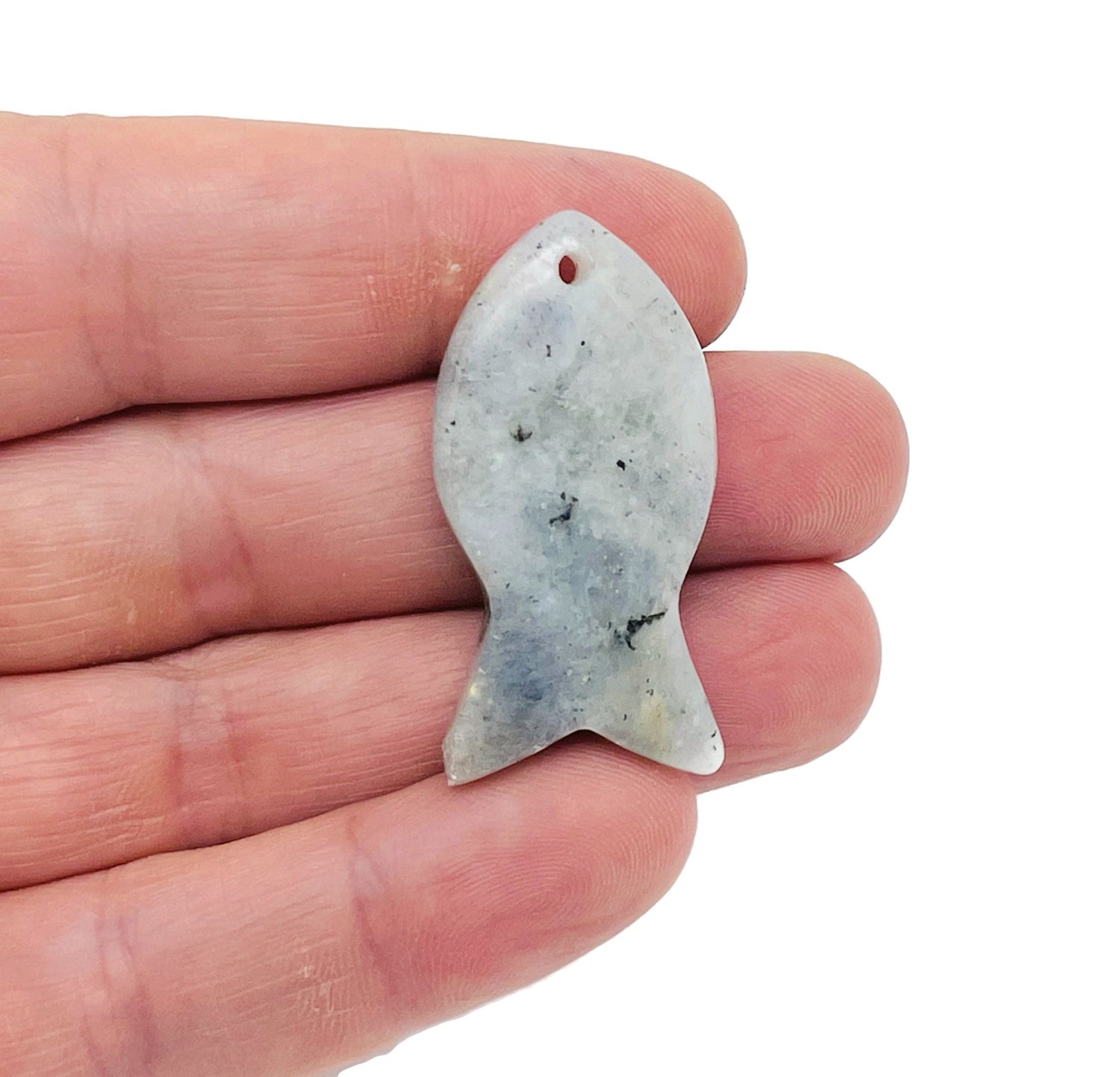 Pendentifs en labradorite sculptée en forme de poisson - Poissons (signe du zodiaque) - Cristal poli - Guérison Reiki - Cadeau pour nageur - NC1391