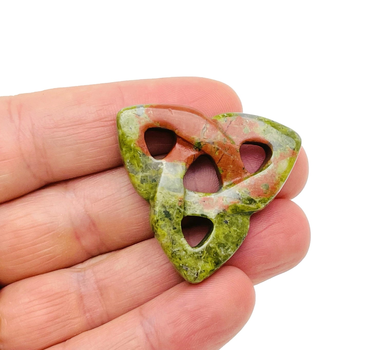Pierre sculptée en unakite à motif nœud celtique - Pierre précieuse Trinity Crystals - Création de bijoux - Cristaux de guérison - CK1009