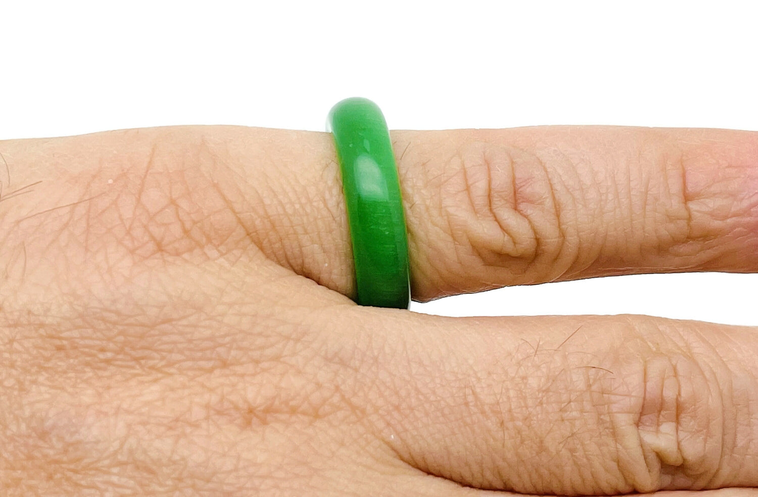 Green Cats Eye Crystal Ring by GemstoneGO featuring a vibrant green cat's eye gemstone set in a stylish ring design.