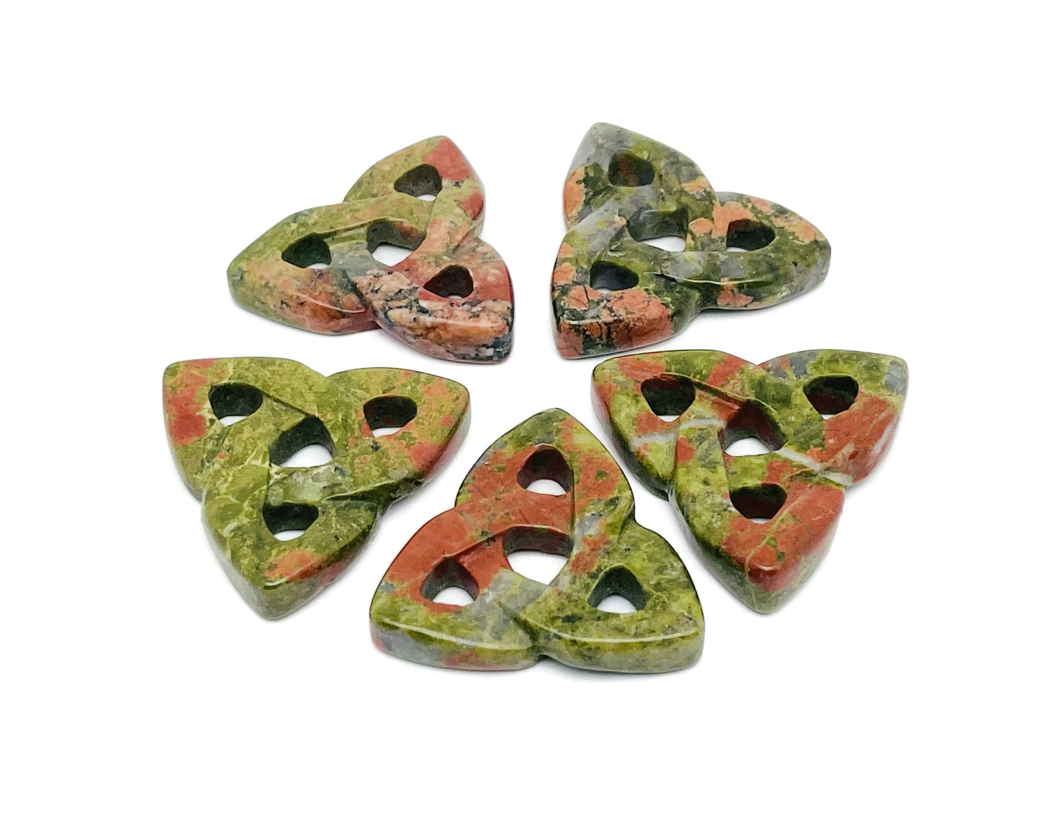 Pierre sculptée en unakite à motif nœud celtique - Pierre précieuse Trinity Crystals - Création de bijoux - Cristaux de guérison - CK1009