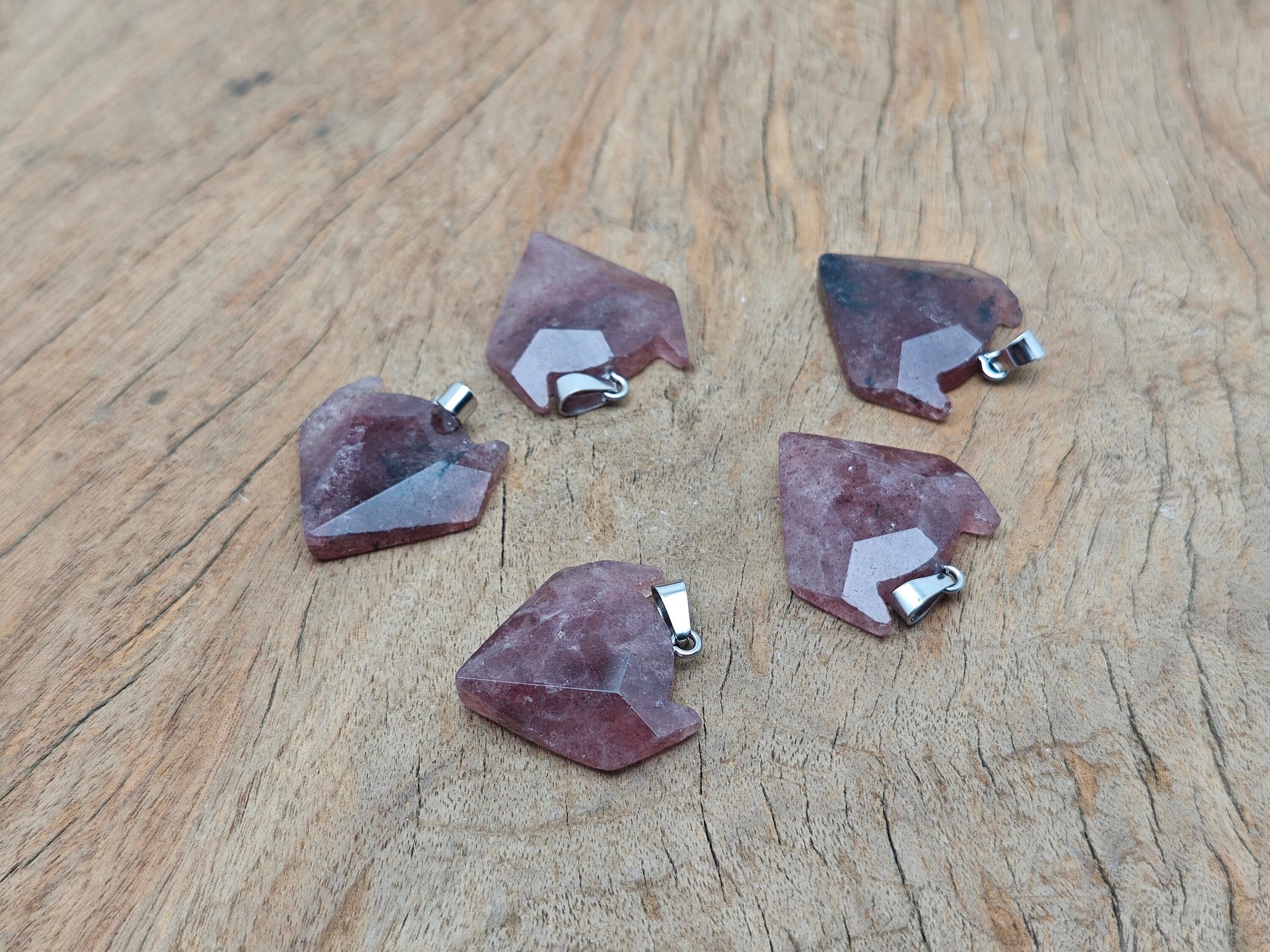 Strawberry quartz wolf head gemstone pendant from GemstoneGO, showcasing detailed crystal jewelry with a wolf motif.