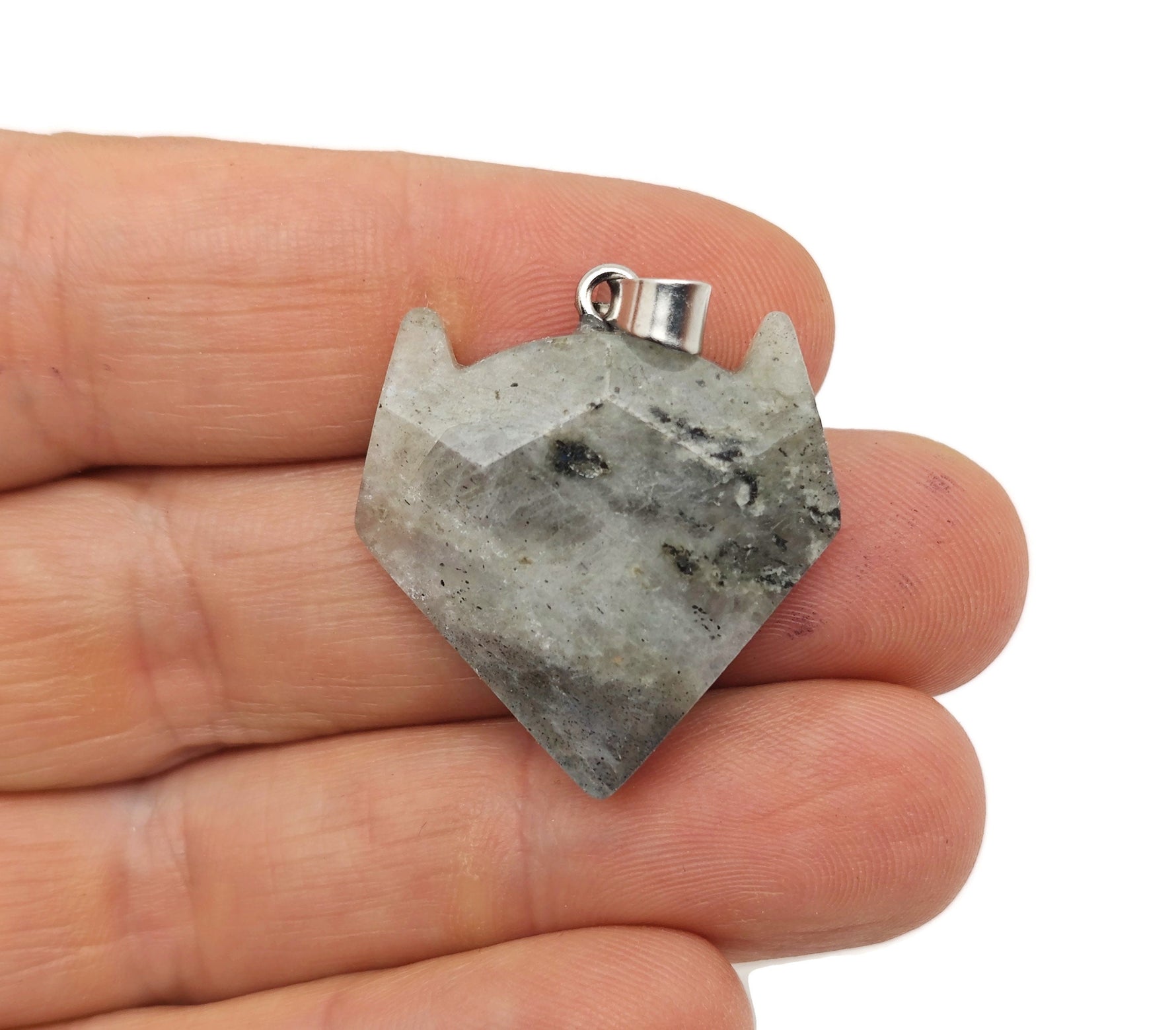 Labradorite wolf head gemstone pendant featuring vibrant crystal colors, crafted for unique gemstone jewelry.
