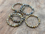 Golden rutilated quartz beaded bracelet with stretchy band, suitable for men and women, ideal for crystal healing.