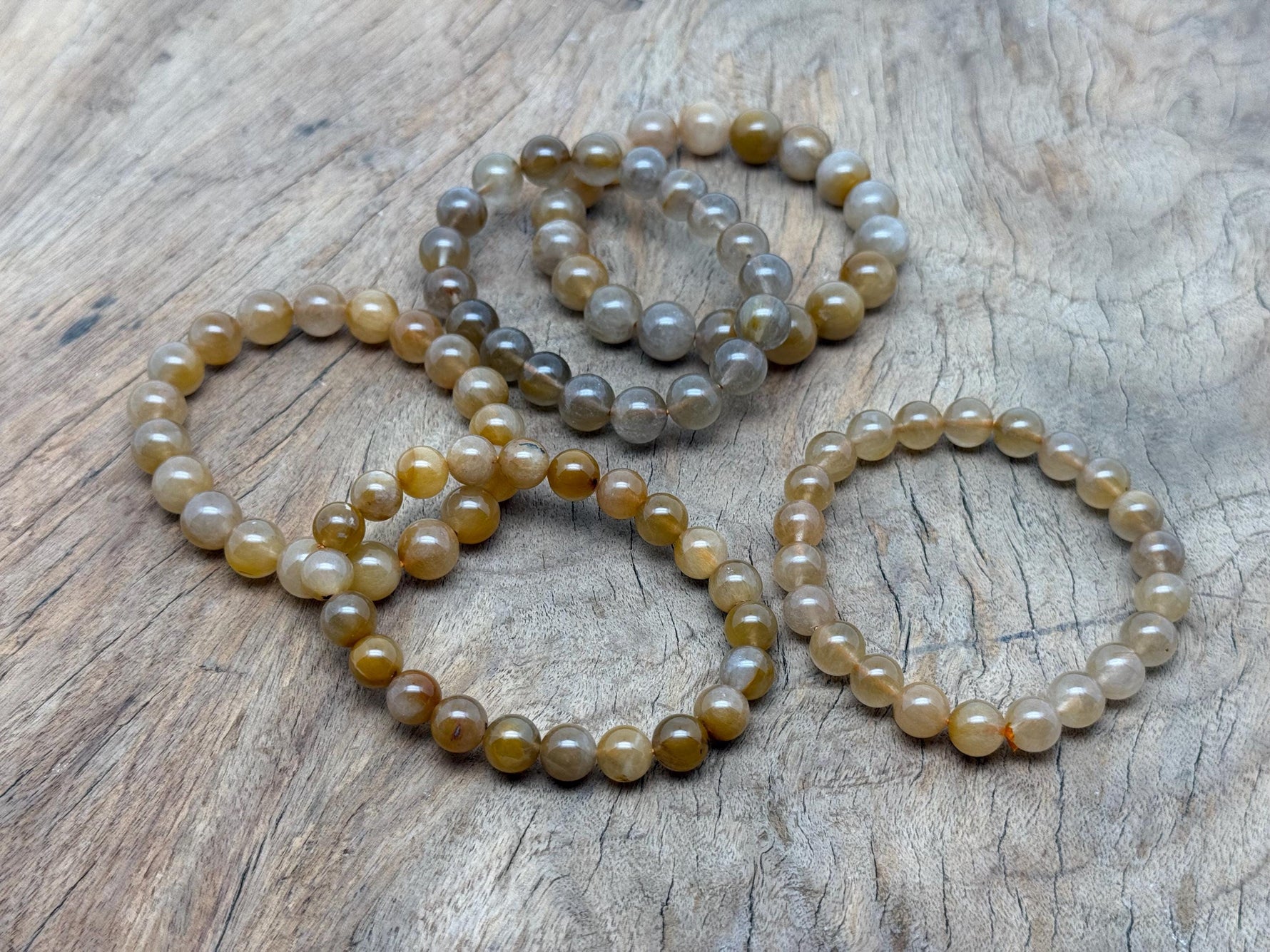Yellow sapphire beaded crystal bracelet for men and women, stretchy stretch bracelet with crystal healing properties.