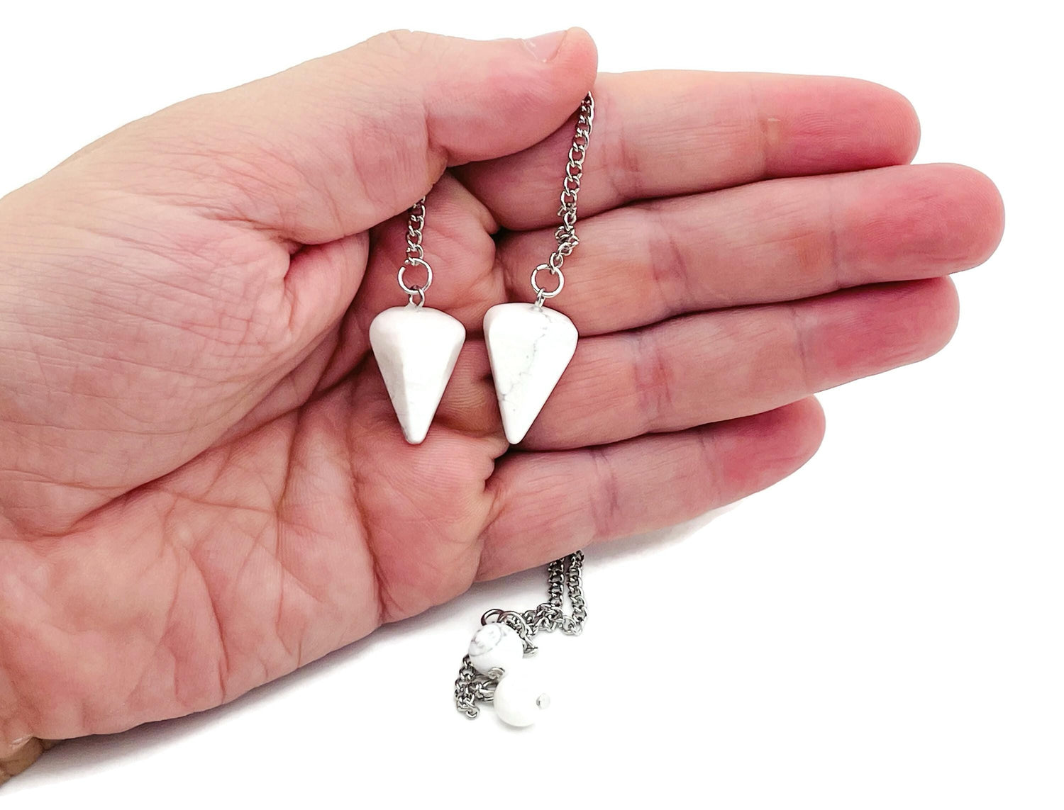 Péndulo de cristal de howlita con cadena de acero inoxidable - PE1010