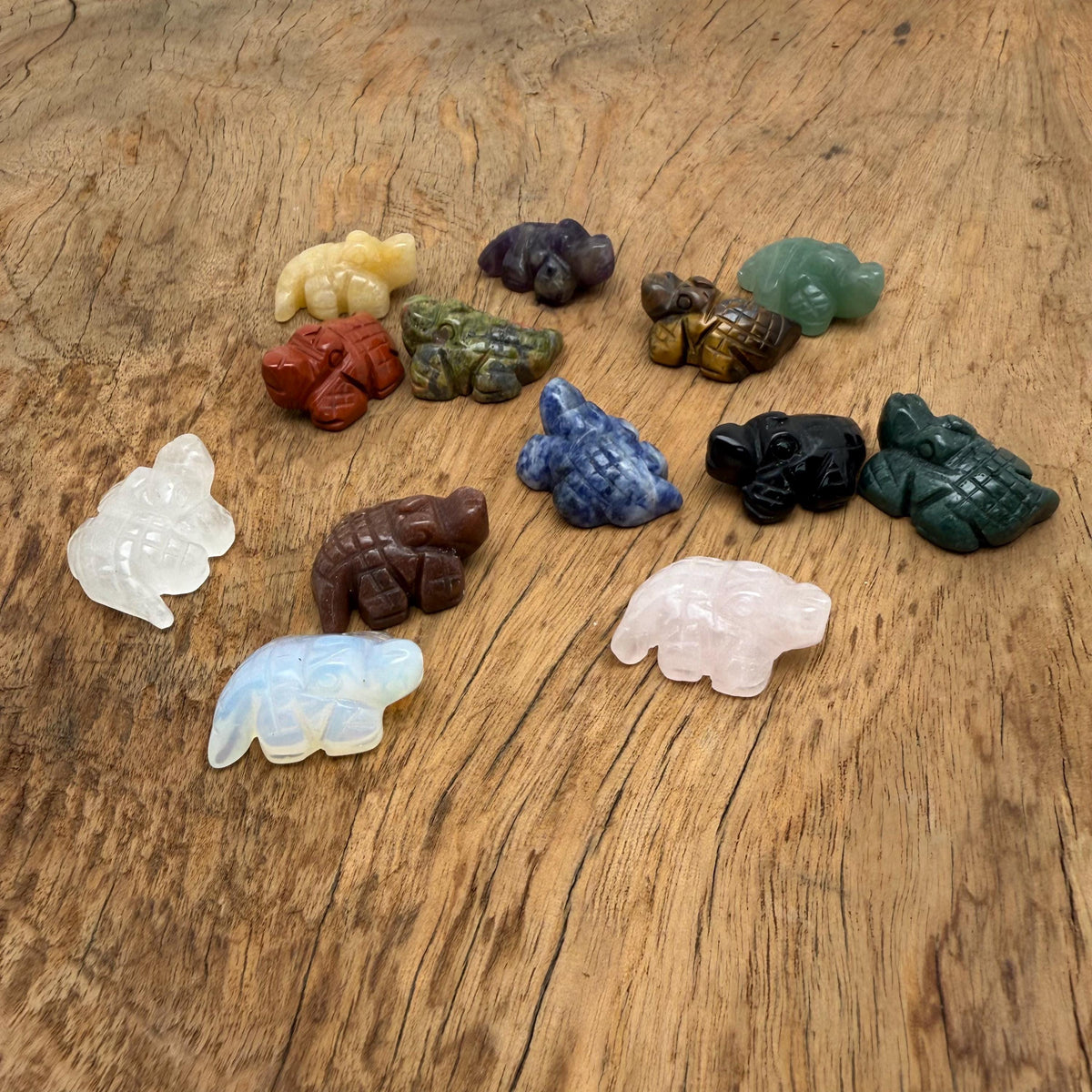 Handmade 30mm gemstone crystal crocodile animal figure with carved details, from GemstoneGO in mixed colors.
