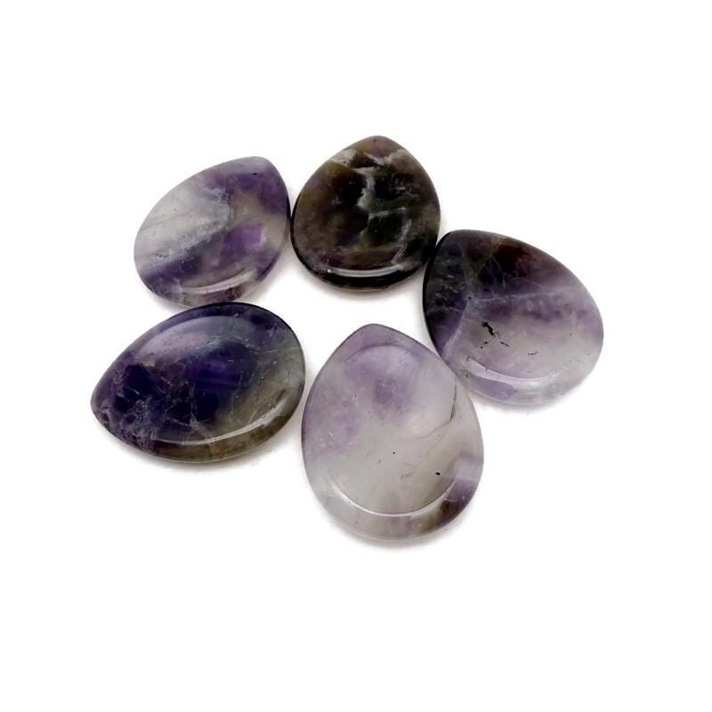 Amethyst worry stone from GemstoneGO, 45mm soothing crystal with polished purple amethyst surface and calming appearance.
