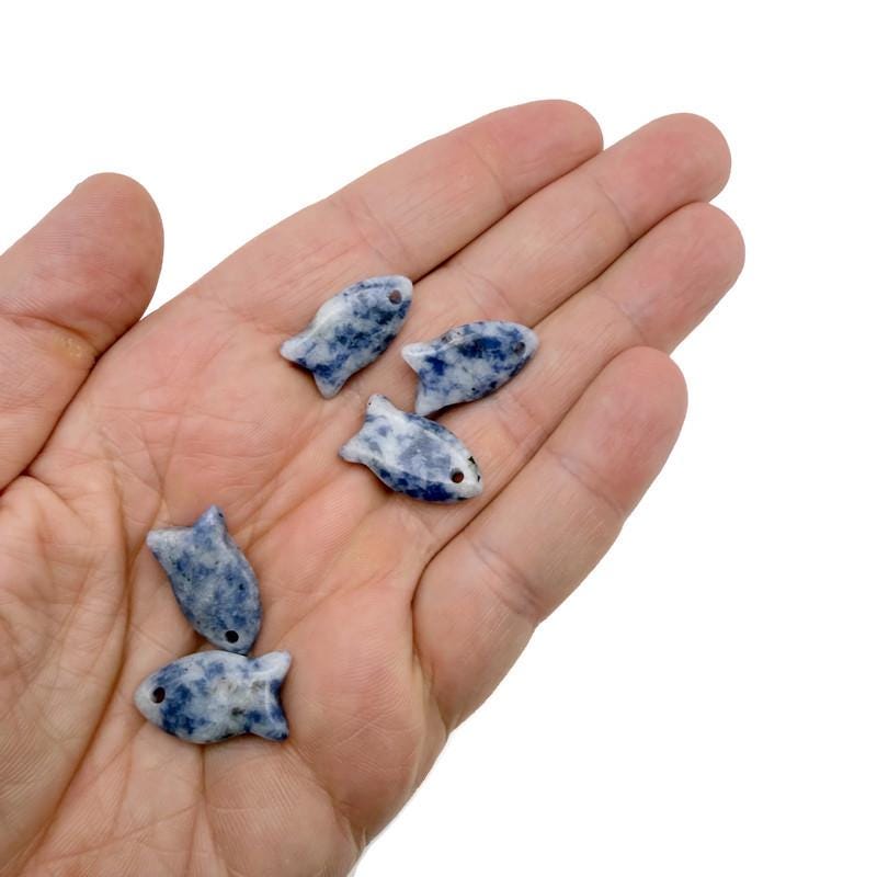 Sodalite fish-shaped crystal pendant featuring a healing stone charm, carved into a fish design for jewelry decoration.